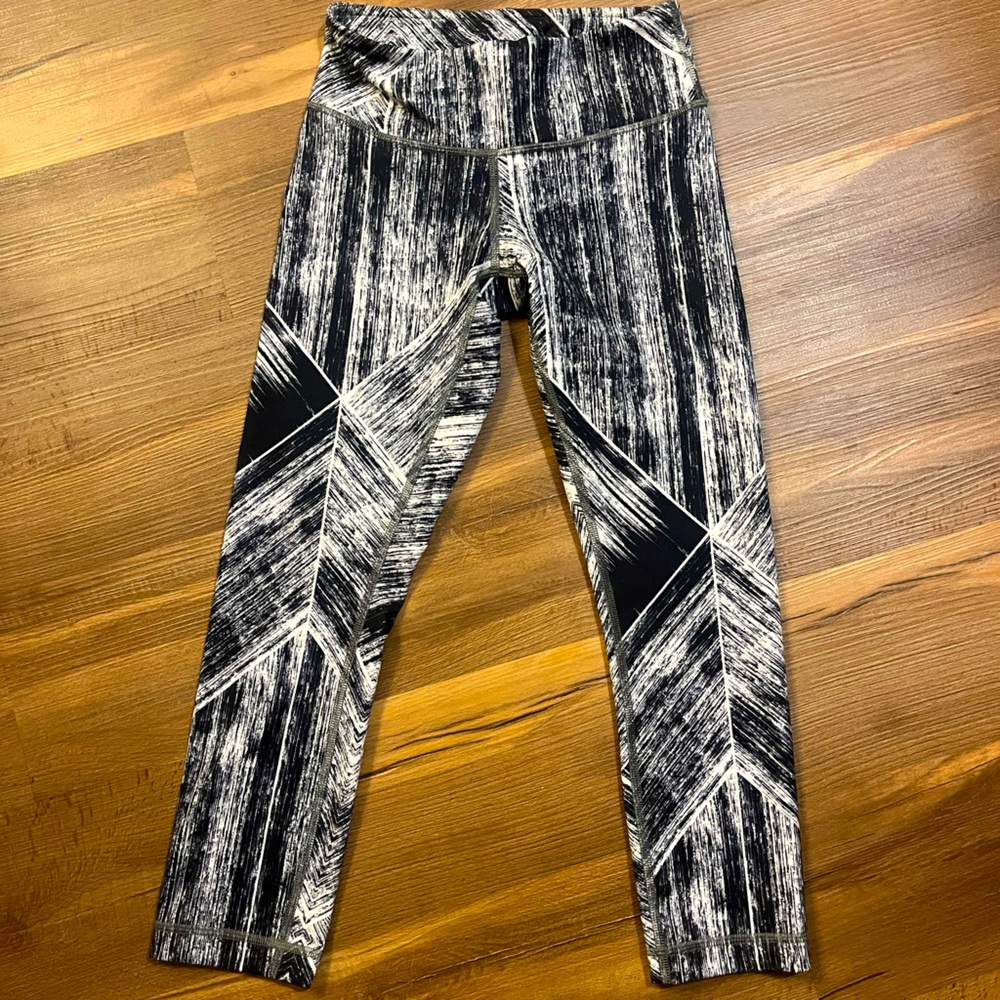 Lululemon Wunder Under Crop II *Full-On Luon
Heat Wave White Black